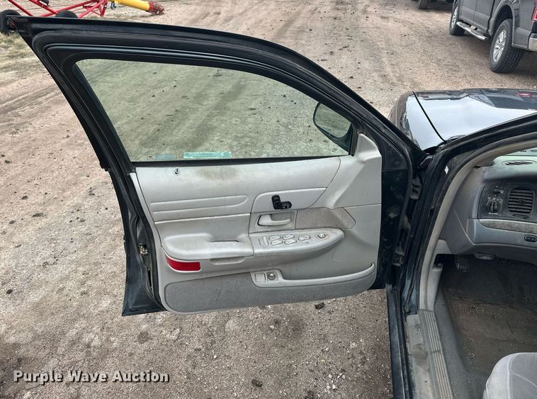 image for item NJ9281 1998 Ford Crown Victoria 