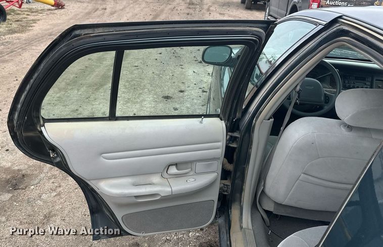 image for item NJ9281 1998 Ford Crown Victoria 