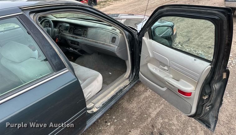 image for item NJ9281 1998 Ford Crown Victoria 