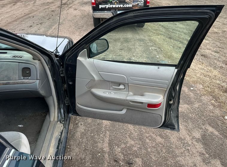 image for item NJ9281 1998 Ford Crown Victoria 