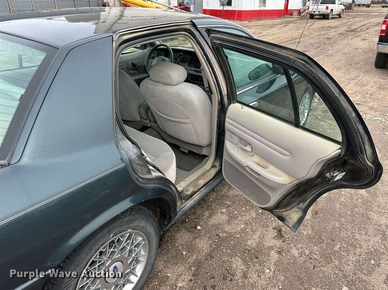 image for item NJ9281 1998 Ford Crown Victoria 