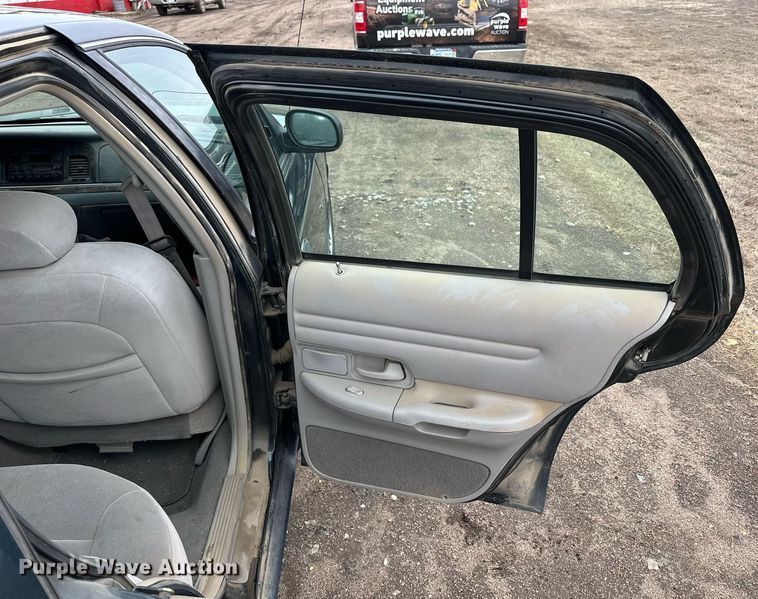 image for item NJ9281 1998 Ford Crown Victoria 