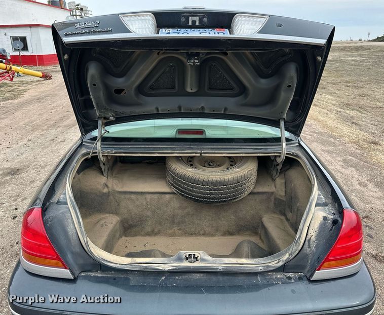 image for item NJ9281 1998 Ford Crown Victoria 