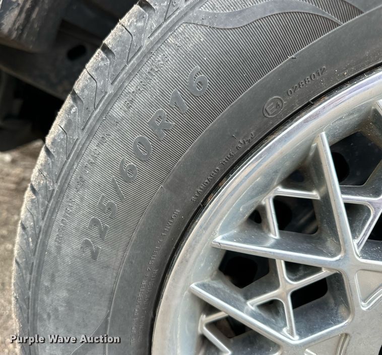 image for item NJ9281 1998 Ford Crown Victoria 