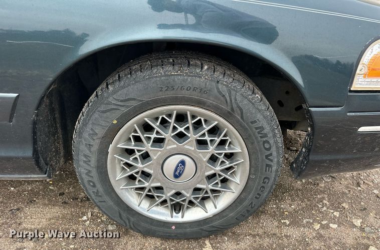 image for item NJ9281 1998 Ford Crown Victoria 