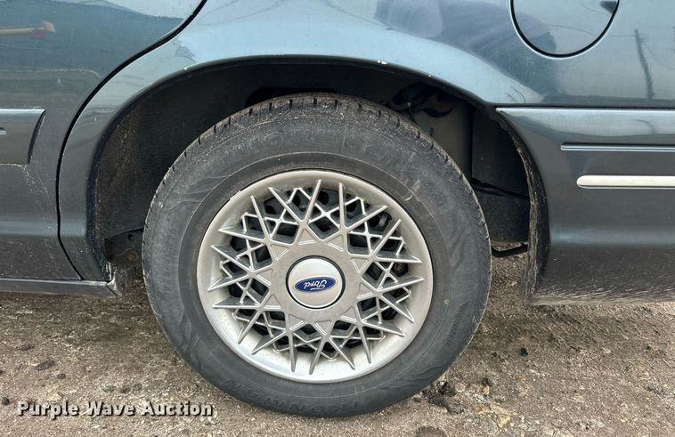 image for item NJ9281 1998 Ford Crown Victoria 