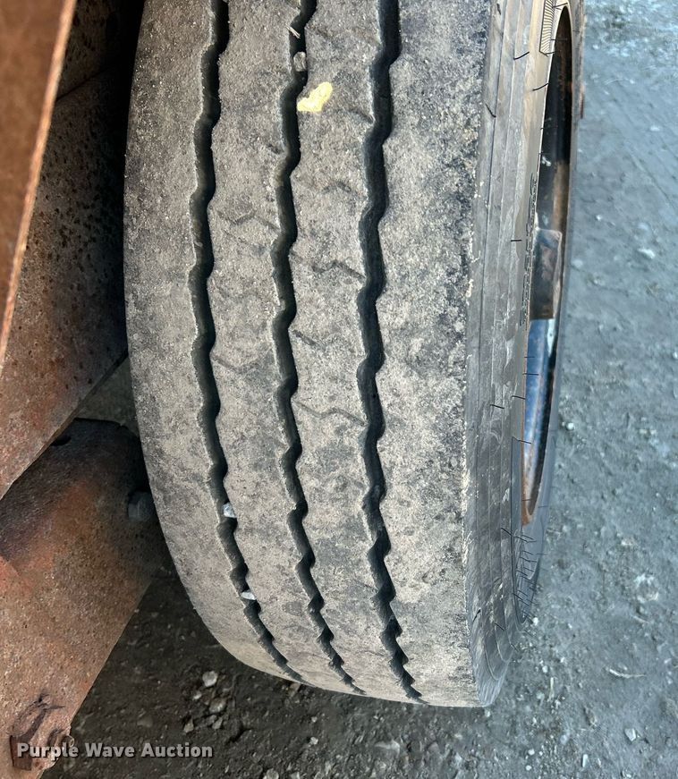 image for item NJ9510 1993 Belshe TS2T equipment trailer