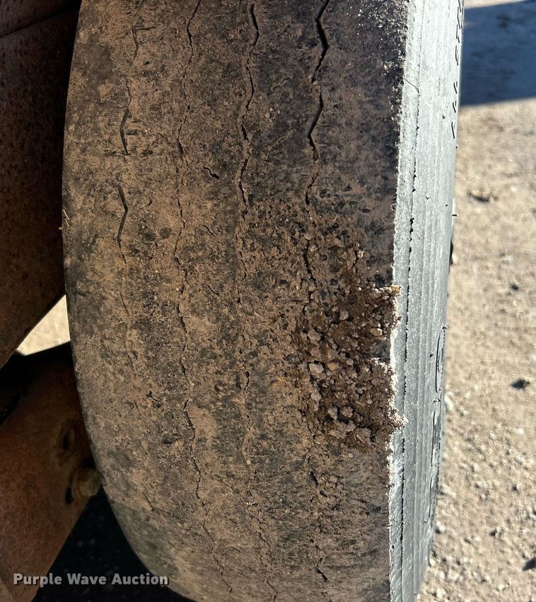 image for item NJ9510 1993 Belshe TS2T equipment trailer