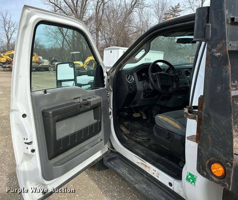 image for item NJ9514 2014 Ford  F550 Super Duty XLT flatbed truck