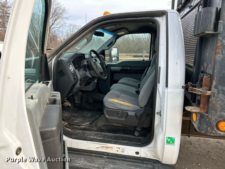 image for item NJ9514 2014 Ford  F550 Super Duty XLT flatbed truck