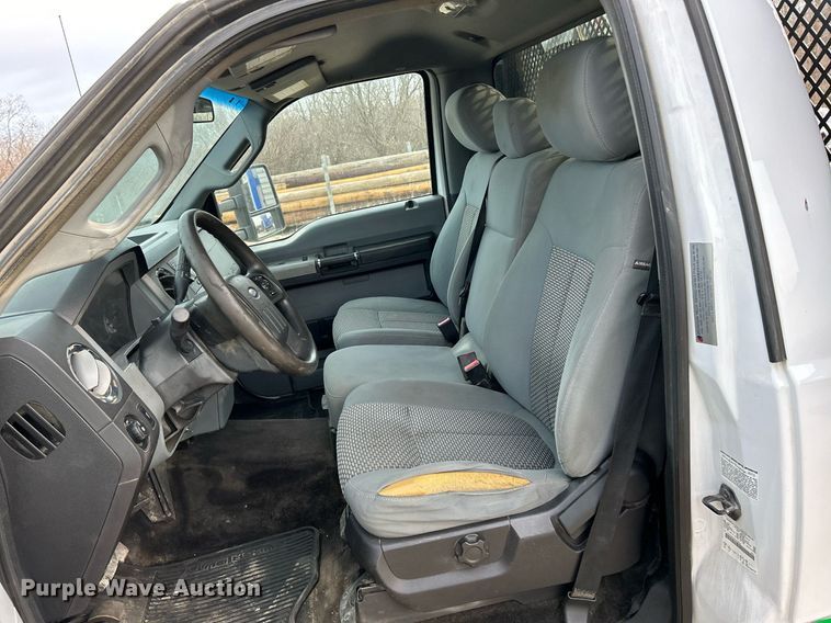 image for item NJ9514 2014 Ford  F550 Super Duty XLT flatbed truck