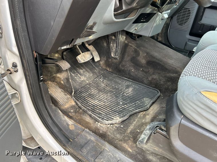 image for item NJ9514 2014 Ford  F550 Super Duty XLT flatbed truck