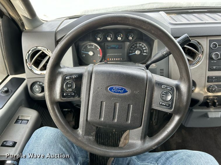 image for item NJ9514 2014 Ford  F550 Super Duty XLT flatbed truck