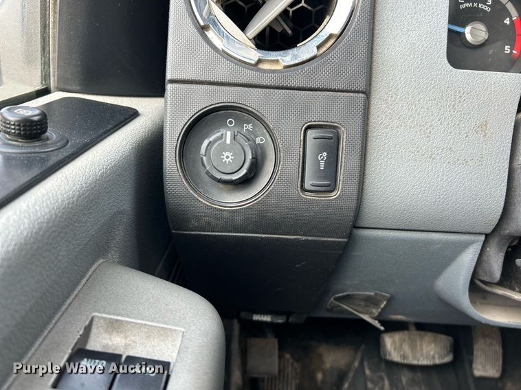 image for item NJ9514 2014 Ford  F550 Super Duty XLT flatbed truck