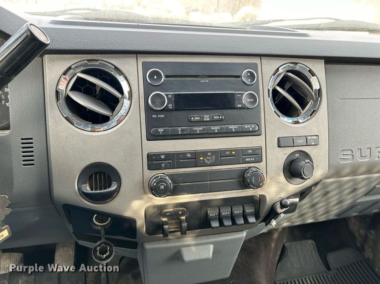 image for item NJ9514 2014 Ford  F550 Super Duty XLT flatbed truck