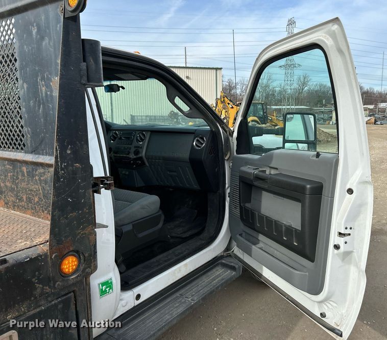 image for item NJ9514 2014 Ford  F550 Super Duty XLT flatbed truck
