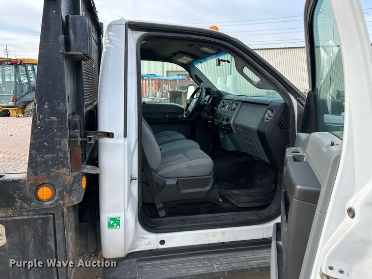 image for item NJ9514 2014 Ford  F550 Super Duty XLT flatbed truck