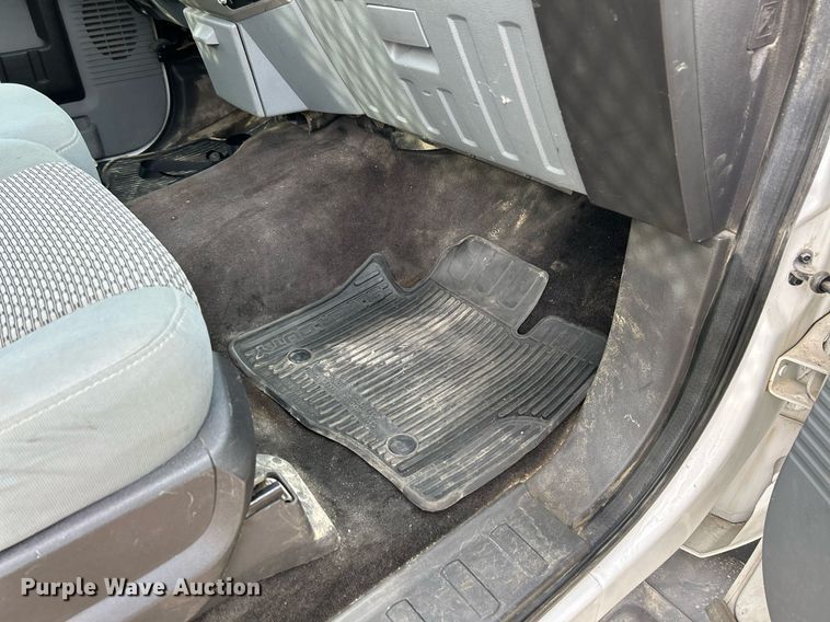 image for item NJ9514 2014 Ford  F550 Super Duty XLT flatbed truck