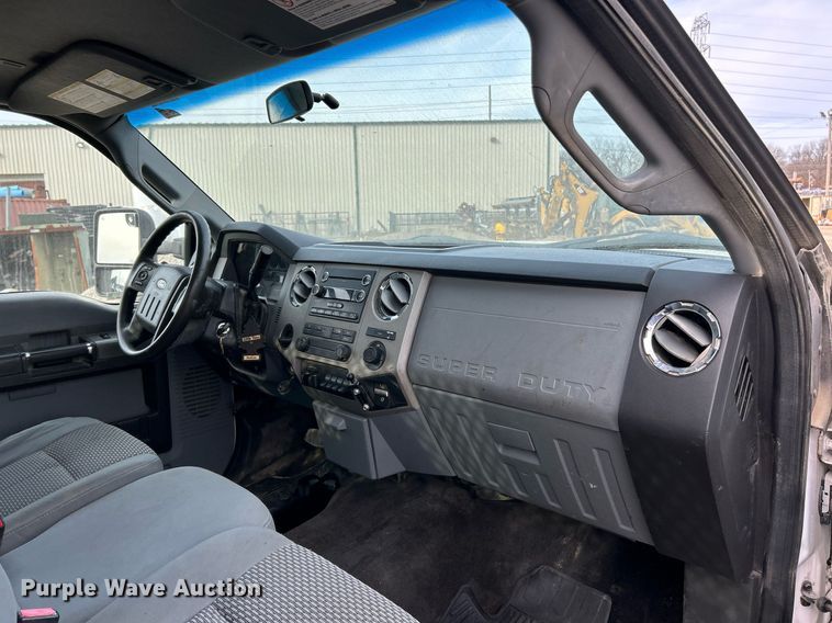 image for item NJ9514 2014 Ford  F550 Super Duty XLT flatbed truck