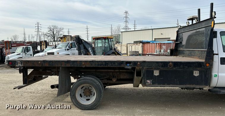 image for item NJ9514 2014 Ford  F550 Super Duty XLT flatbed truck