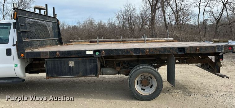 image for item NJ9514 2014 Ford  F550 Super Duty XLT flatbed truck