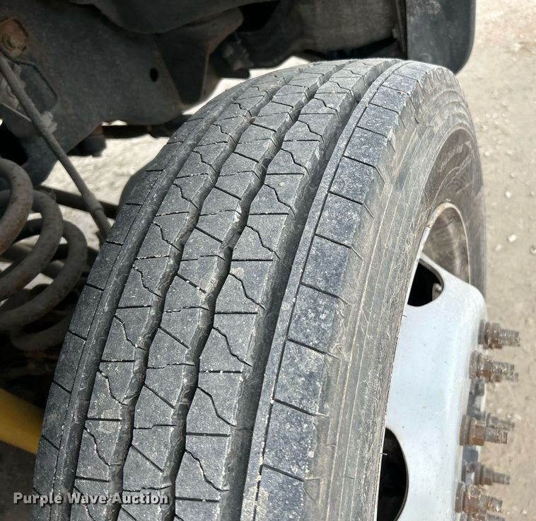 image for item NJ9514 2014 Ford  F550 Super Duty XLT flatbed truck