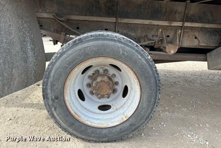 image for item NJ9514 2014 Ford  F550 Super Duty XLT flatbed truck