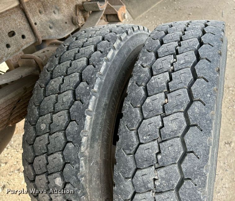 image for item NJ9514 2014 Ford  F550 Super Duty XLT flatbed truck