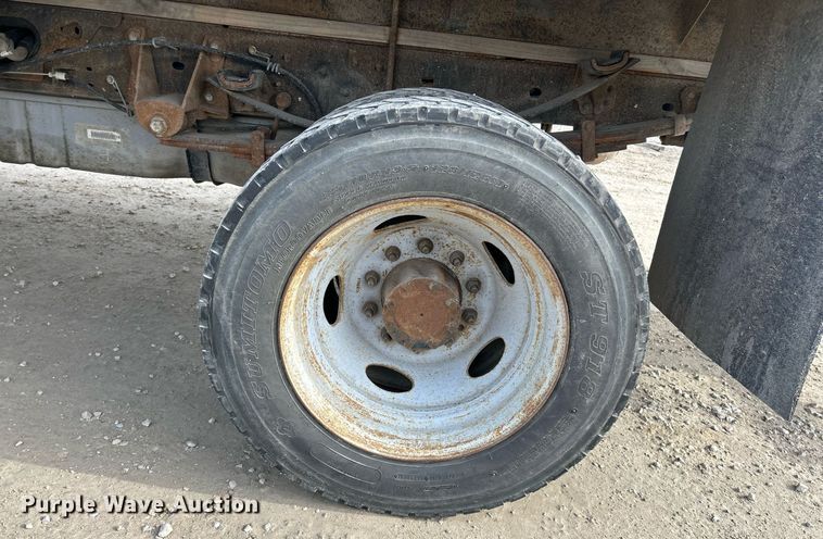 image for item NJ9514 2014 Ford  F550 Super Duty XLT flatbed truck