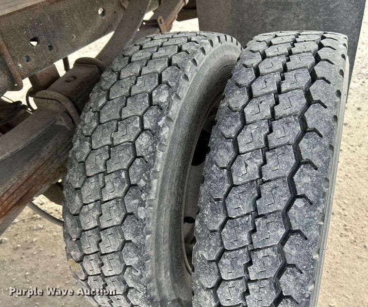 image for item NJ9514 2014 Ford  F550 Super Duty XLT flatbed truck