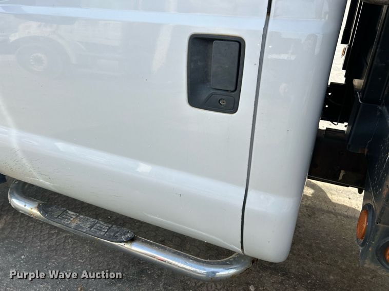 image for item NJ9515 2011 Ford F550 Super Duty XL flatbed truck