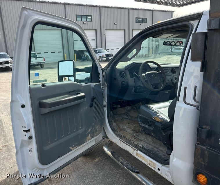 image for item NJ9515 2011 Ford F550 Super Duty XL flatbed truck