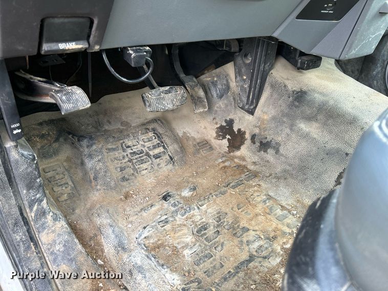 image for item NJ9515 2011 Ford F550 Super Duty XL flatbed truck