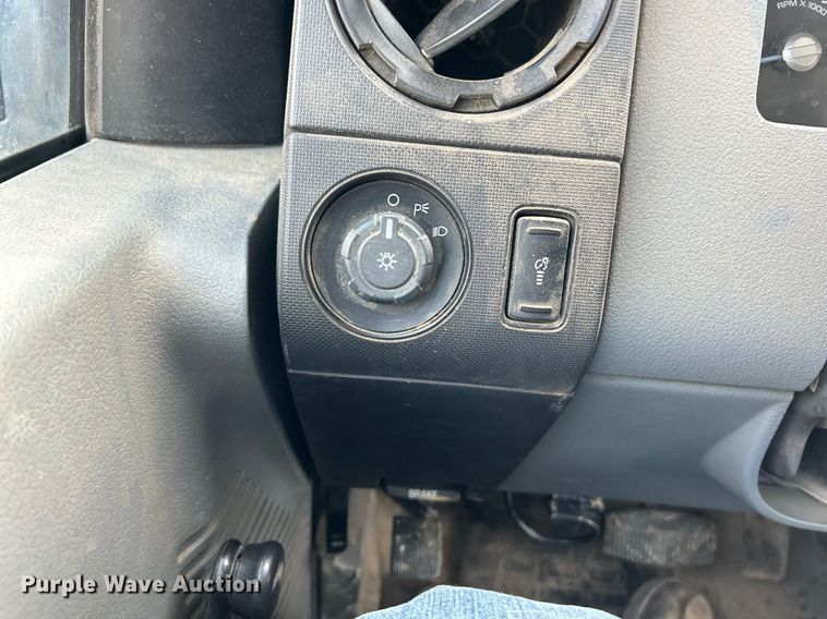 image for item NJ9515 2011 Ford F550 Super Duty XL flatbed truck