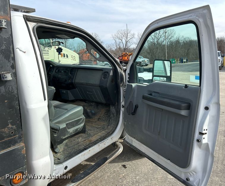 image for item NJ9515 2011 Ford F550 Super Duty XL flatbed truck