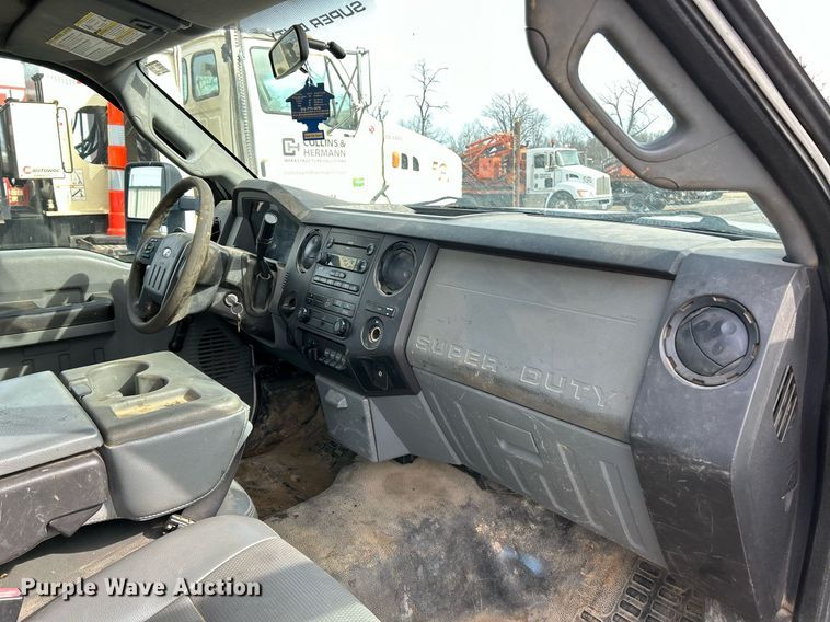 image for item NJ9515 2011 Ford F550 Super Duty XL flatbed truck