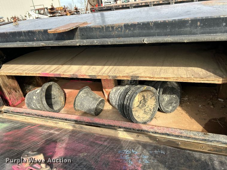 image for item NJ9515 2011 Ford F550 Super Duty XL flatbed truck