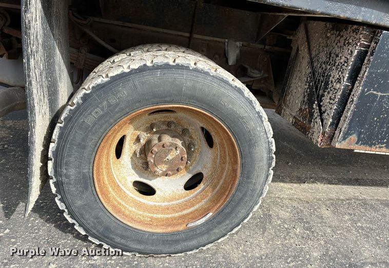 image for item NJ9515 2011 Ford F550 Super Duty XL flatbed truck