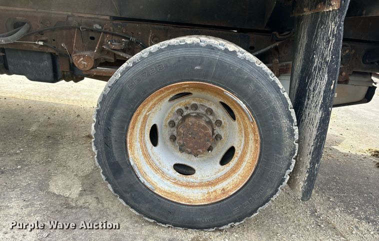 image for item NJ9515 2011 Ford F550 Super Duty XL flatbed truck