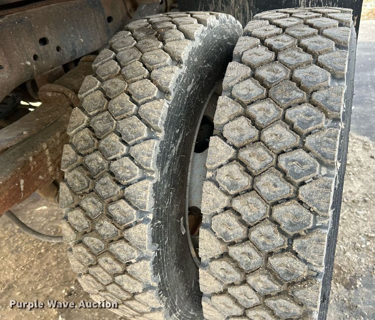 image for item NJ9515 2011 Ford F550 Super Duty XL flatbed truck