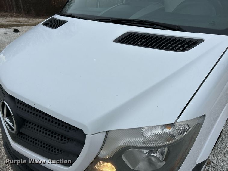 image for item NJ9524 2016 Mercedes Benz Sprinter 3500 Bluetec  refrigerated van