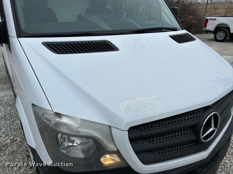 image for item NJ9524 2016 Mercedes Benz Sprinter 3500 Bluetec  refrigerated van
