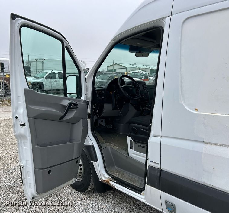 image for item NJ9524 2016 Mercedes Benz Sprinter 3500 Bluetec  refrigerated van