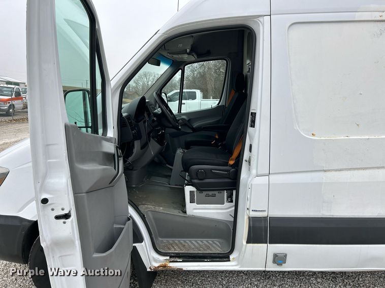 image for item NJ9524 2016 Mercedes Benz Sprinter 3500 Bluetec  refrigerated van