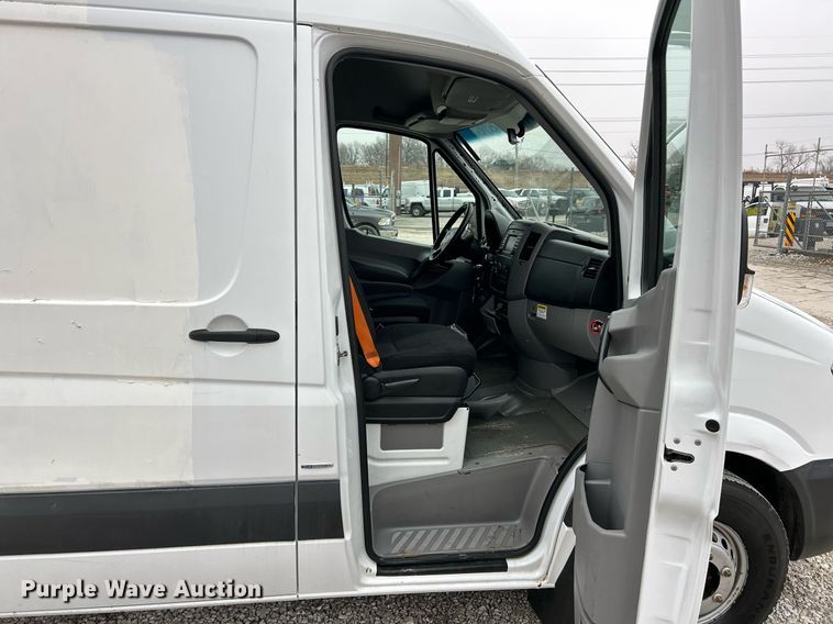 image for item NJ9524 2016 Mercedes Benz Sprinter 3500 Bluetec  refrigerated van