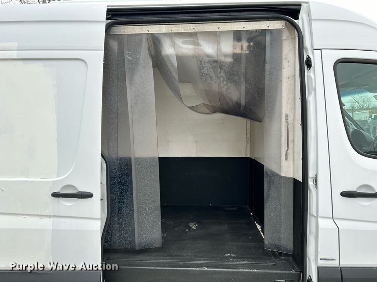 image for item NJ9524 2016 Mercedes Benz Sprinter 3500 Bluetec  refrigerated van