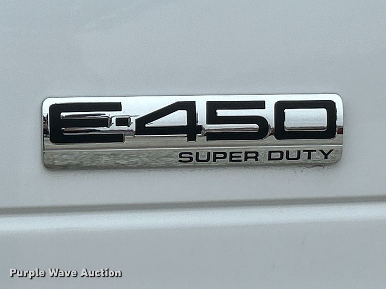 image for item NJ9526 2015 Ford E450 Super Duty shuttle bus