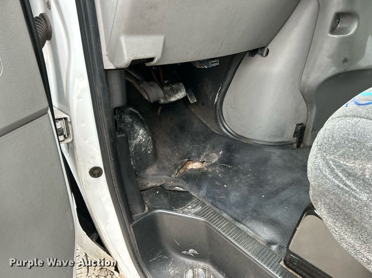 image for item NJ9526 2015 Ford E450 Super Duty shuttle bus