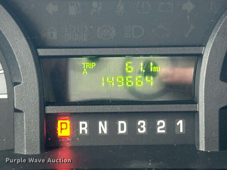 image for item NJ9526 2015 Ford E450 Super Duty shuttle bus