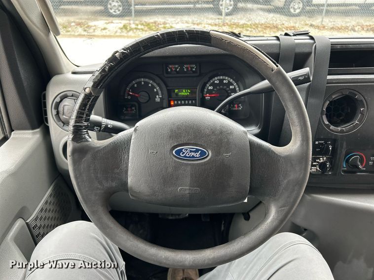 image for item NJ9526 2015 Ford E450 Super Duty shuttle bus